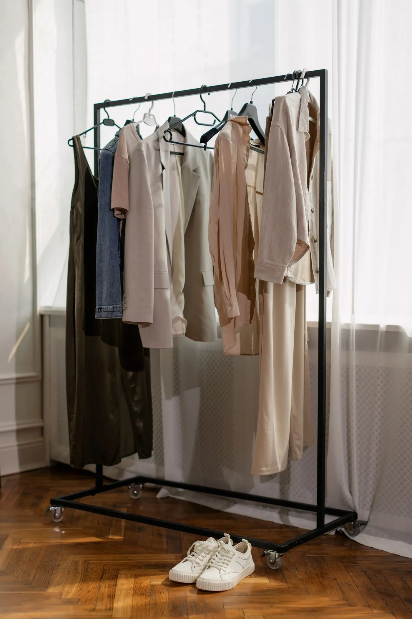 Portant de vêtements minimaliste